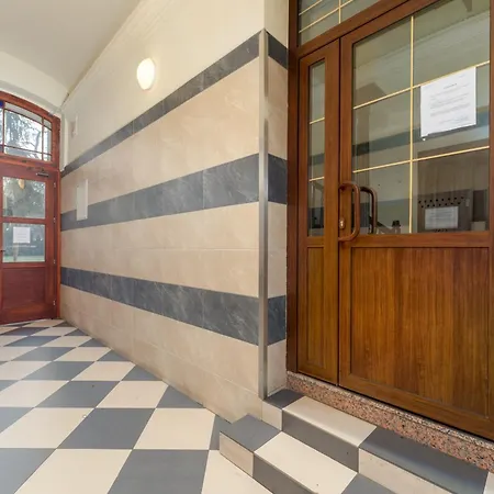 Cracow Centre By Bookinghost *