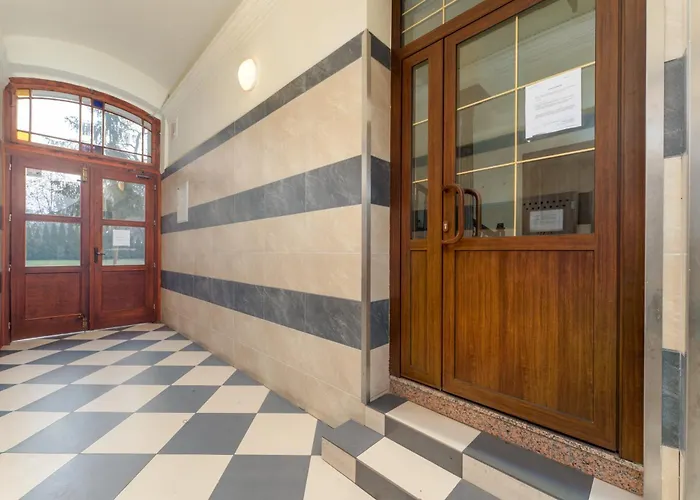 Cracow Centre By Bookinghost *